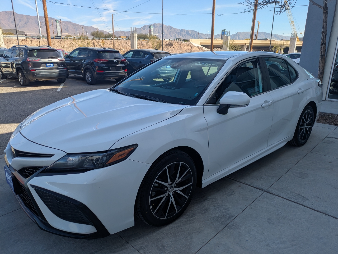 Toyota Camry SE 2023