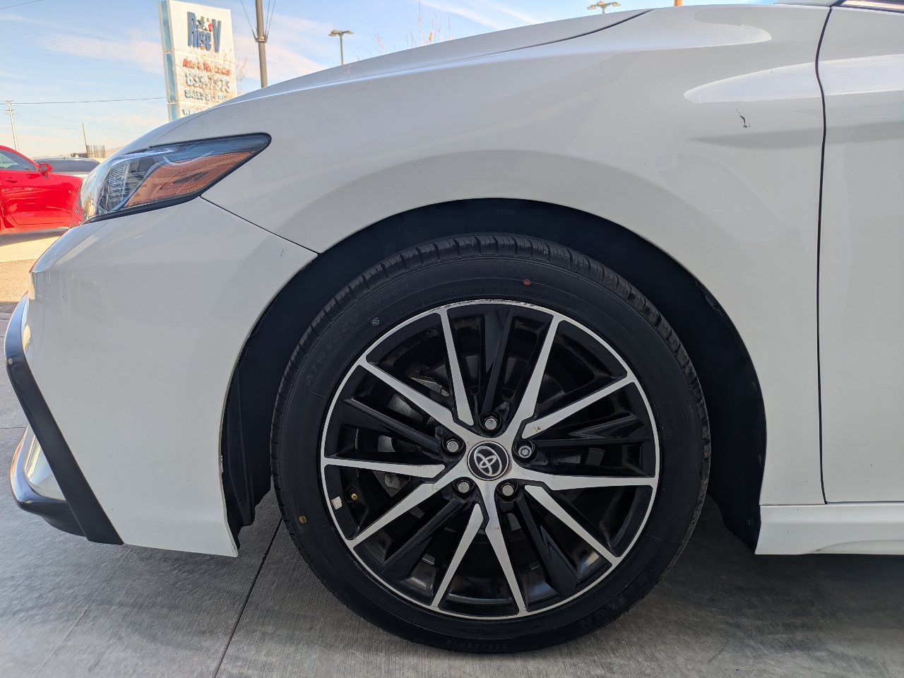 Toyota Camry SE 2023