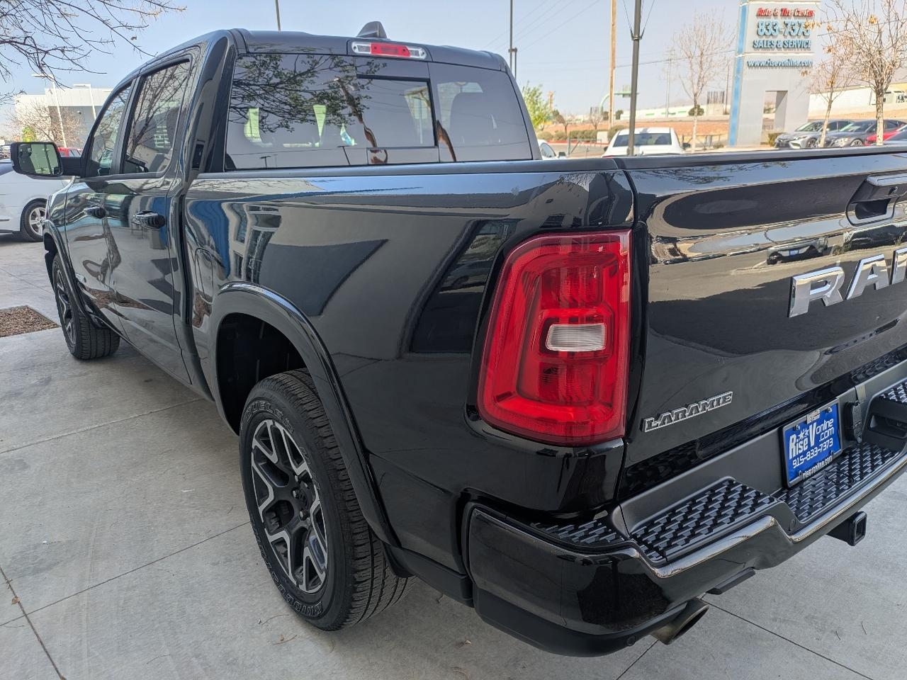 RAM 1500 Laramie Crew Cab SWB 4WD 2025