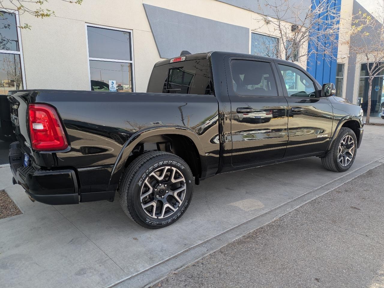 RAM 1500 Laramie Crew Cab SWB 4WD 2025