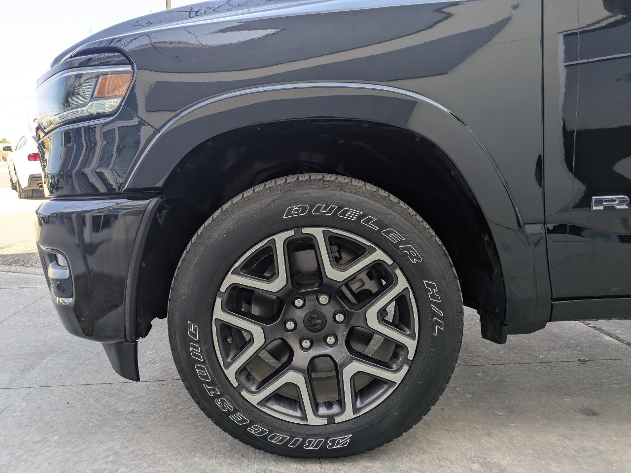 RAM 1500 Laramie Crew Cab SWB 4WD 2025