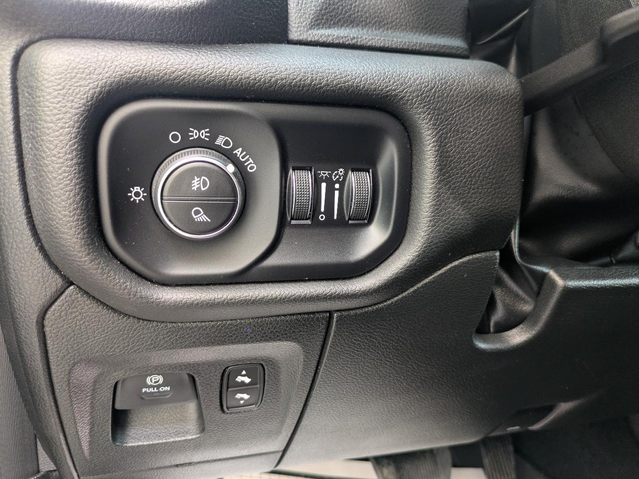 RAM 1500 Laramie Crew Cab SWB 4WD 2025