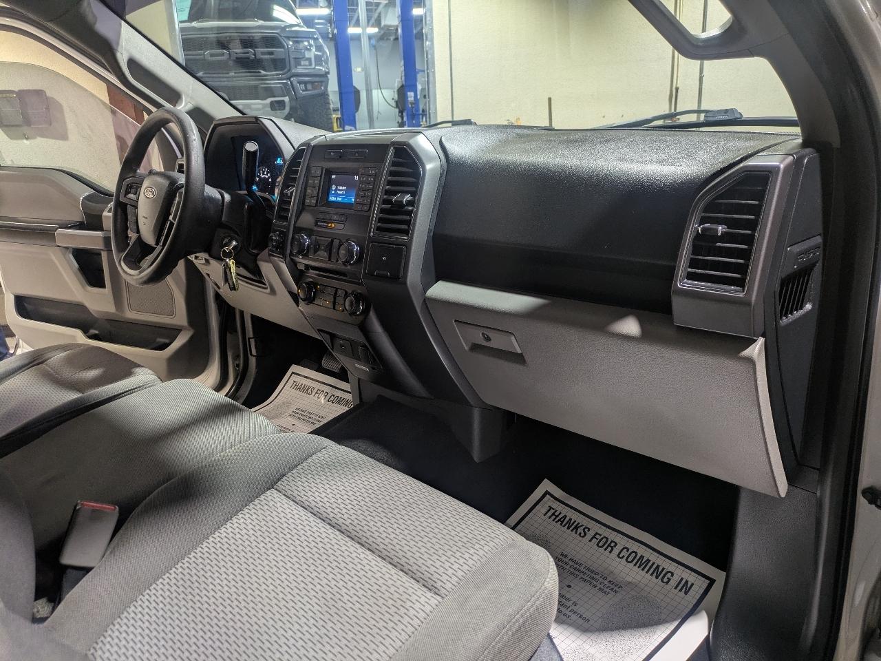 Ford F-150 XLT Reg. Cab Short Bed 4WD 2017