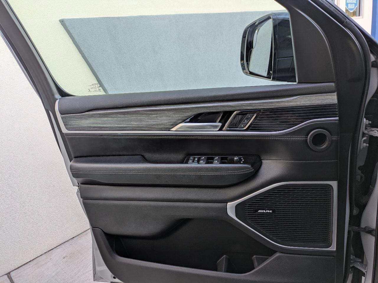 Jeep Wagoneer Series III 4WD 2023