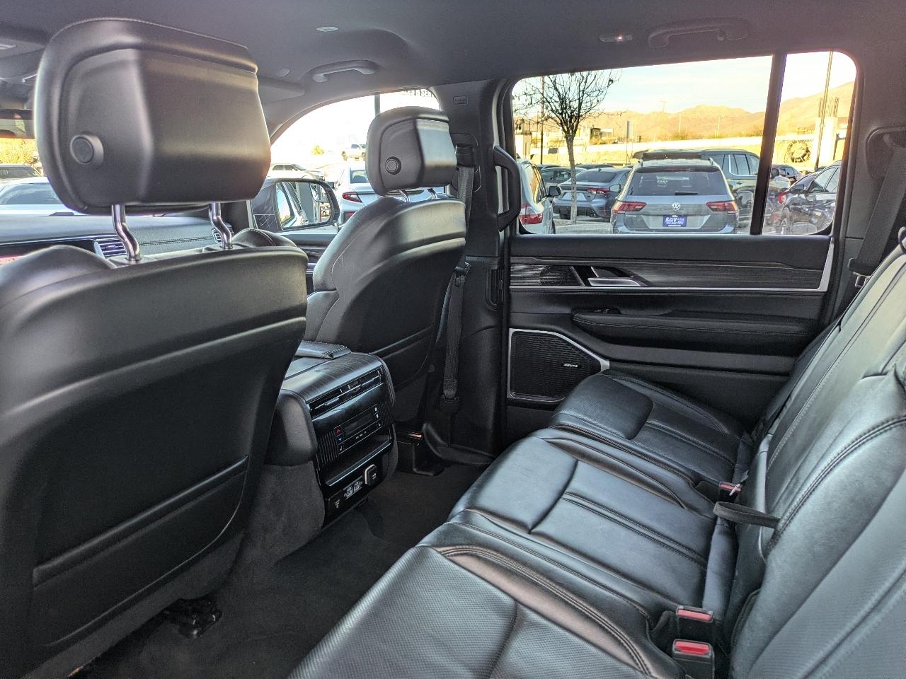 Jeep Wagoneer Series III 4WD 2023