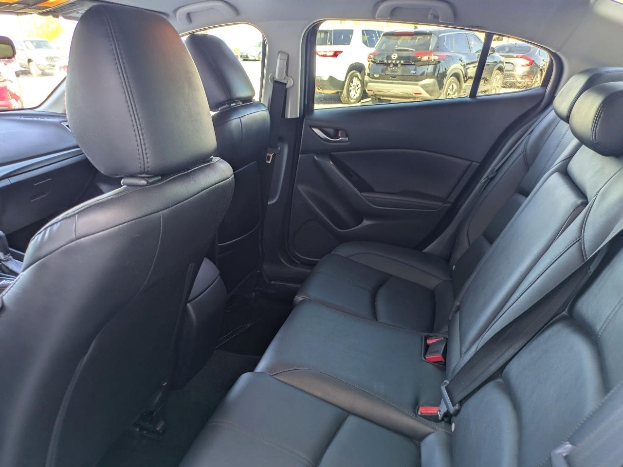 Mazda MAZDA3 i Touring AT 4-Door 2017