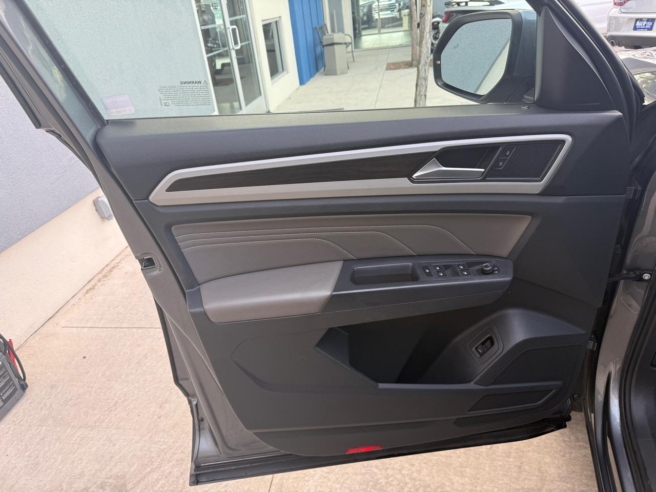 Volkswagen Atlas V6 SE w/Technology 2021