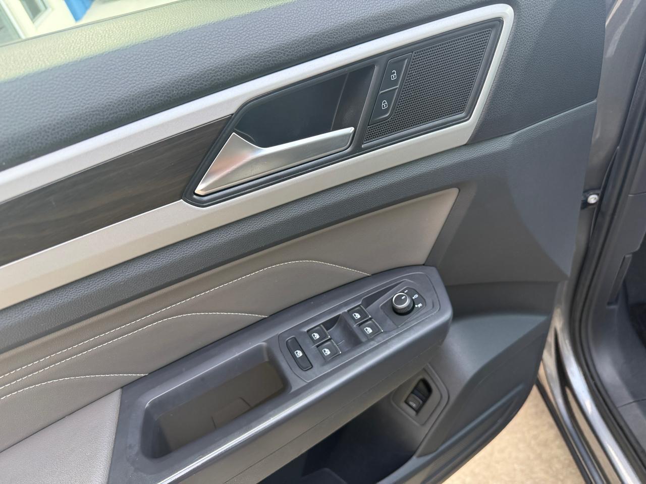 Volkswagen Atlas V6 SE w/Technology 2021