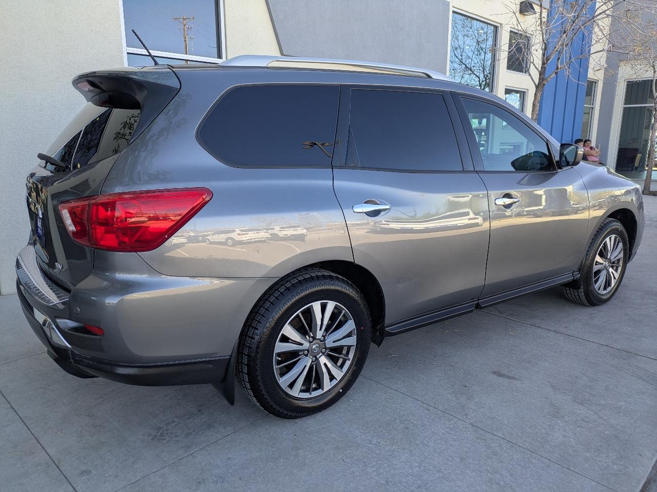 Nissan Pathfinder SV 2017