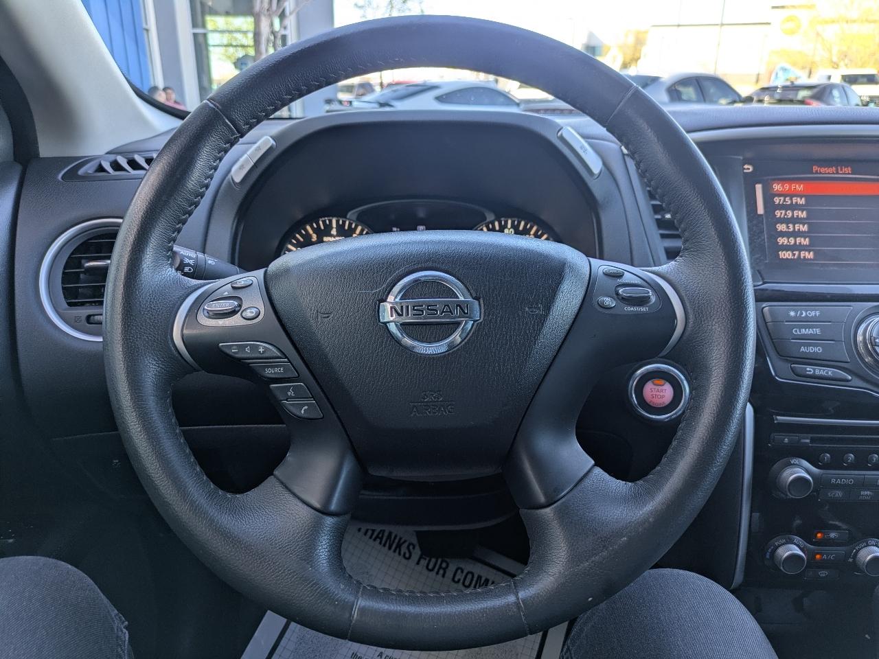 Nissan Pathfinder SV 2017