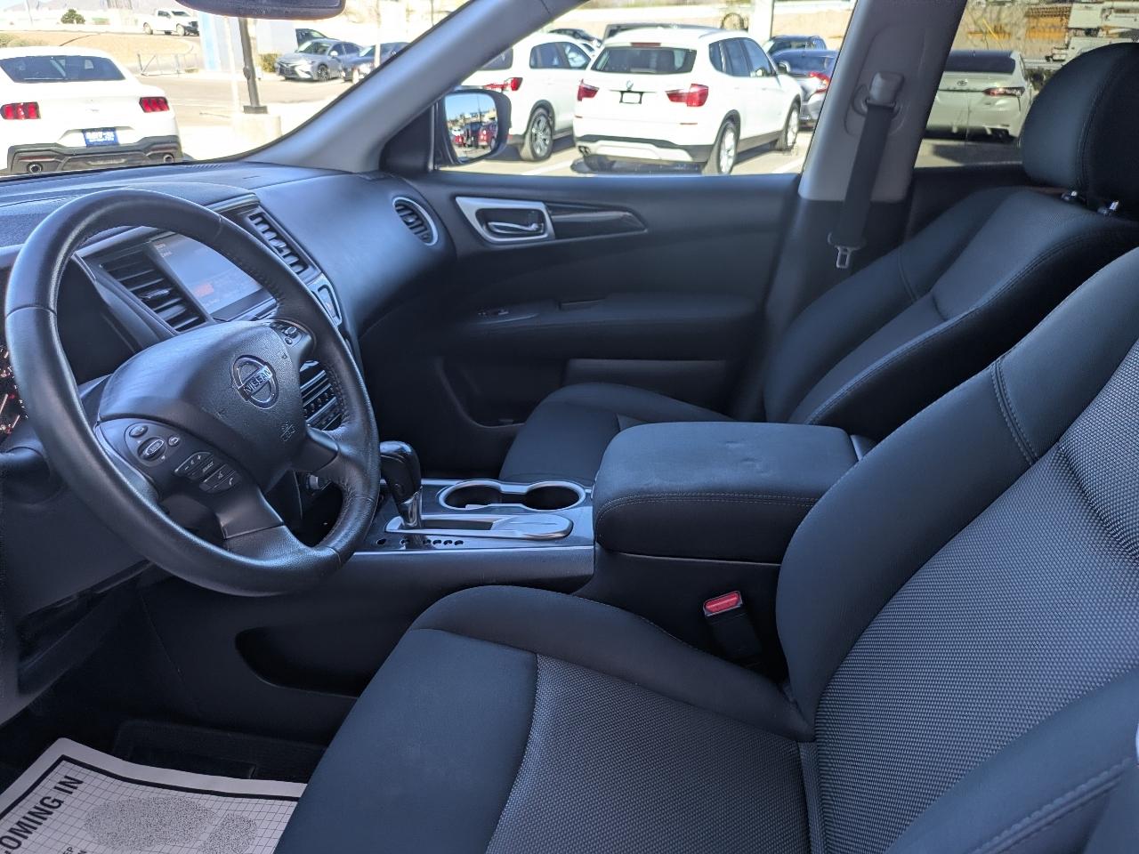 Nissan Pathfinder SV 2017