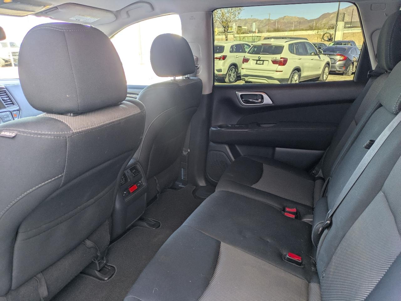 Nissan Pathfinder SV 2017