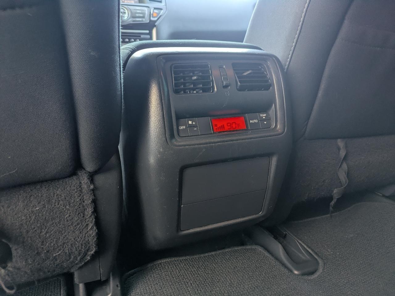 Nissan Pathfinder SV 2017