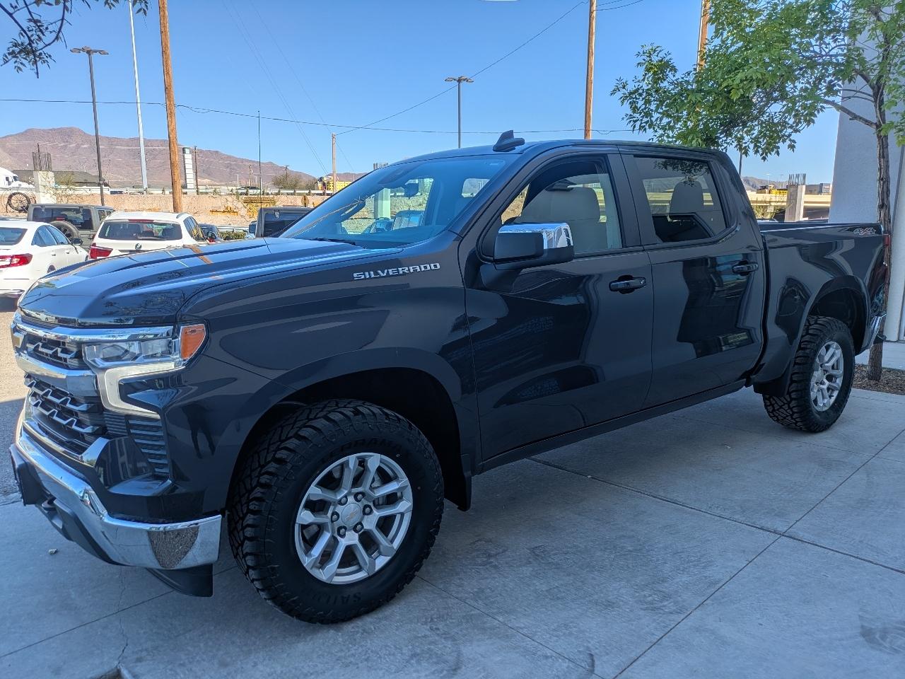 Chevrolet Silverado 1500 LT Crew Cab 4WD 2023