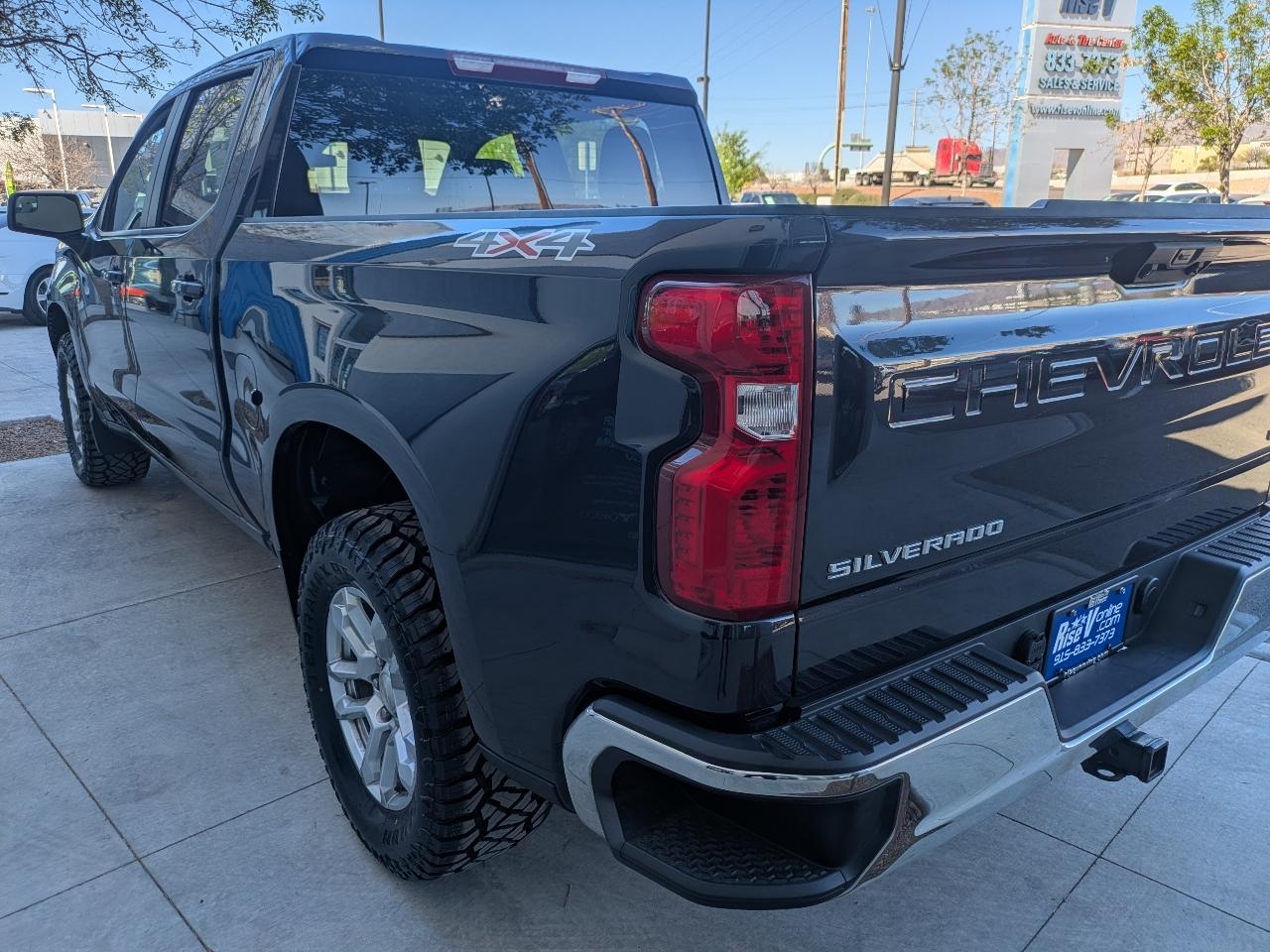 Chevrolet Silverado 1500 LT Crew Cab 4WD 2023