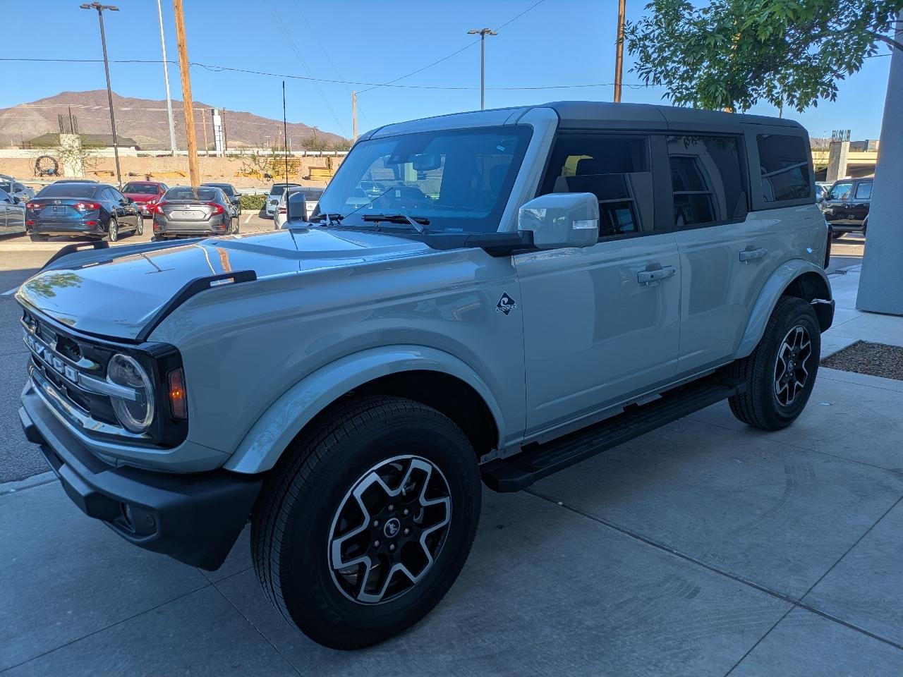 Ford Bronco Outer Banks 4-Door 2024