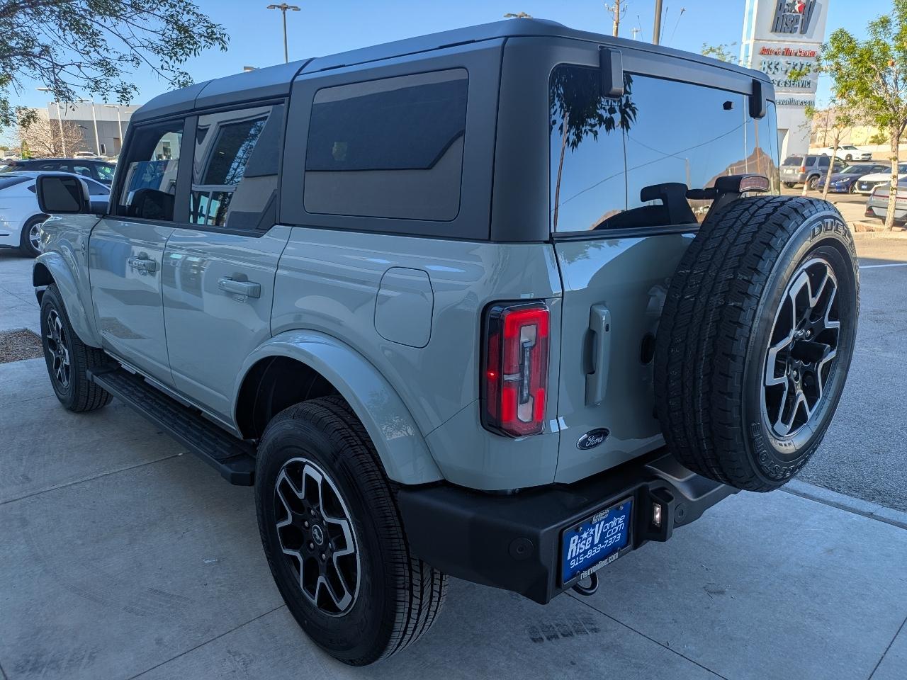 Ford Bronco Outer Banks 4-Door 2024