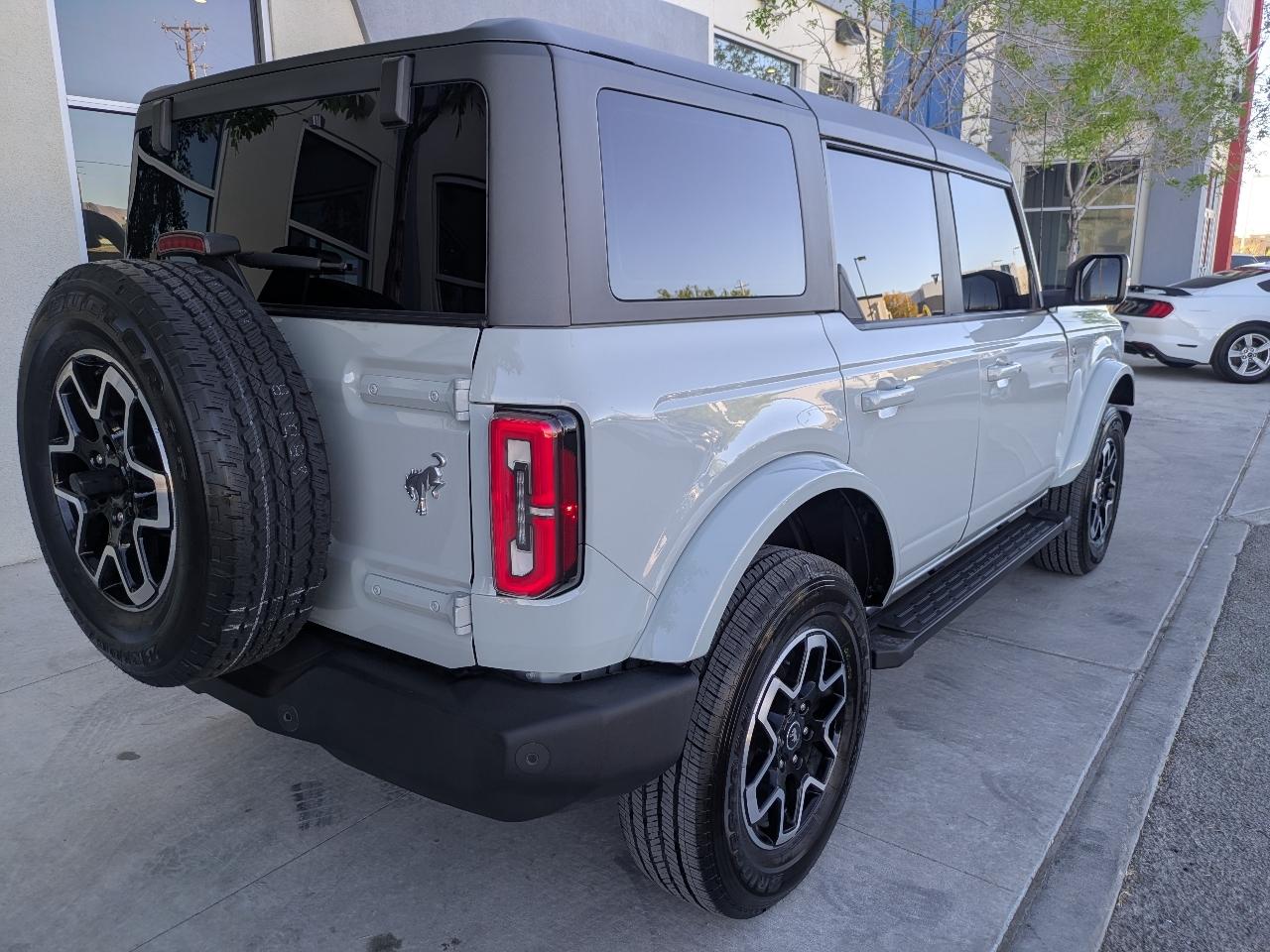 Ford Bronco Outer Banks 4-Door 2024