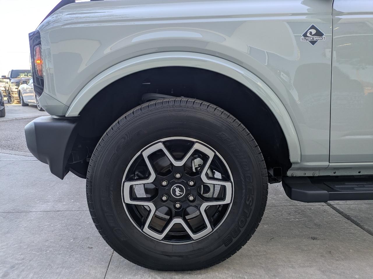Ford Bronco Outer Banks 4-Door 2024