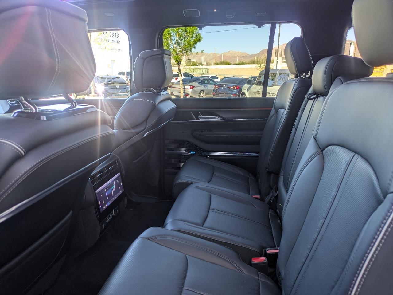 Jeep Grand Wagoneer Series II Obsidian 4x4 2024