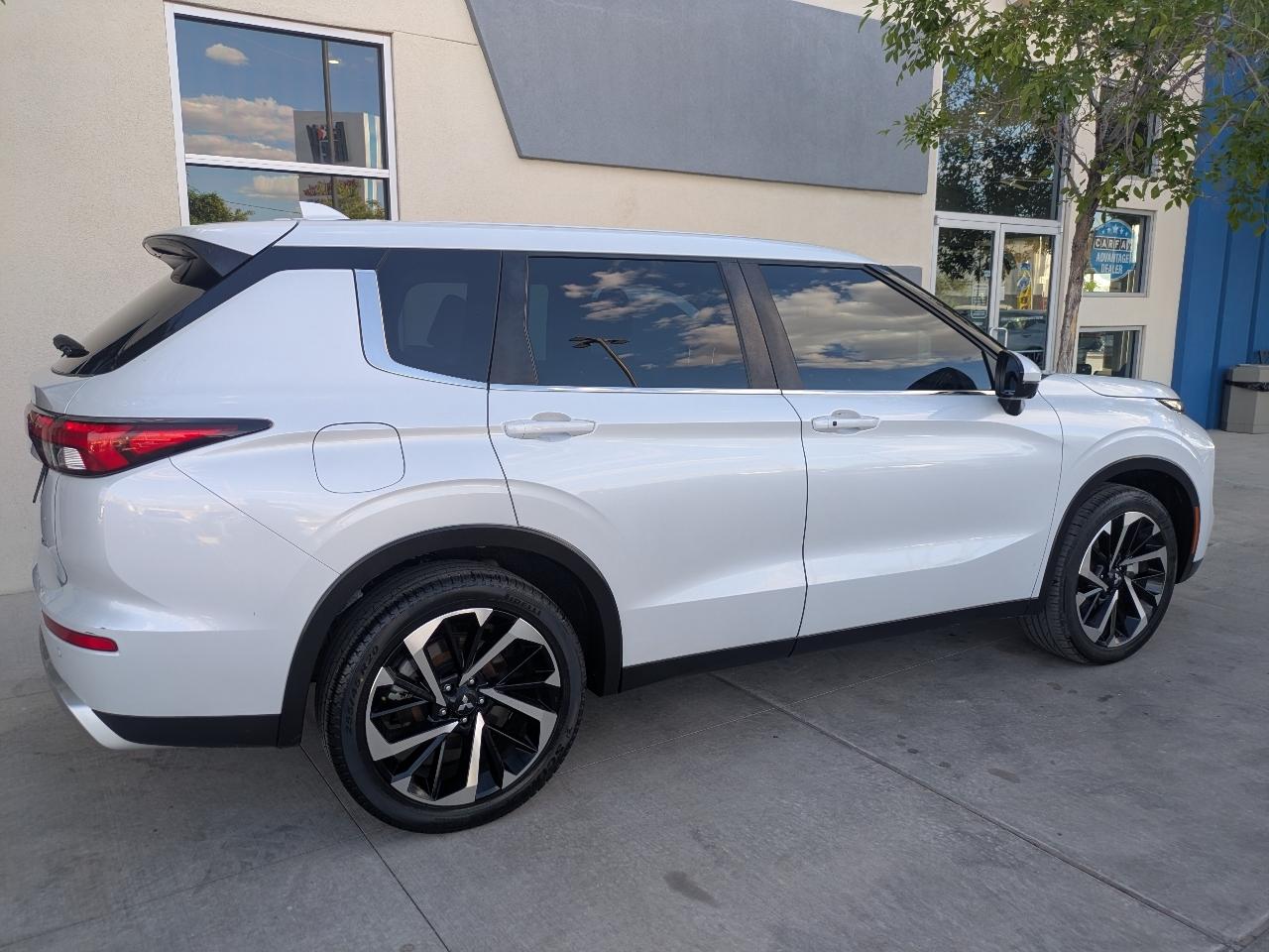 Mitsubishi Outlander SE 2WD 2023