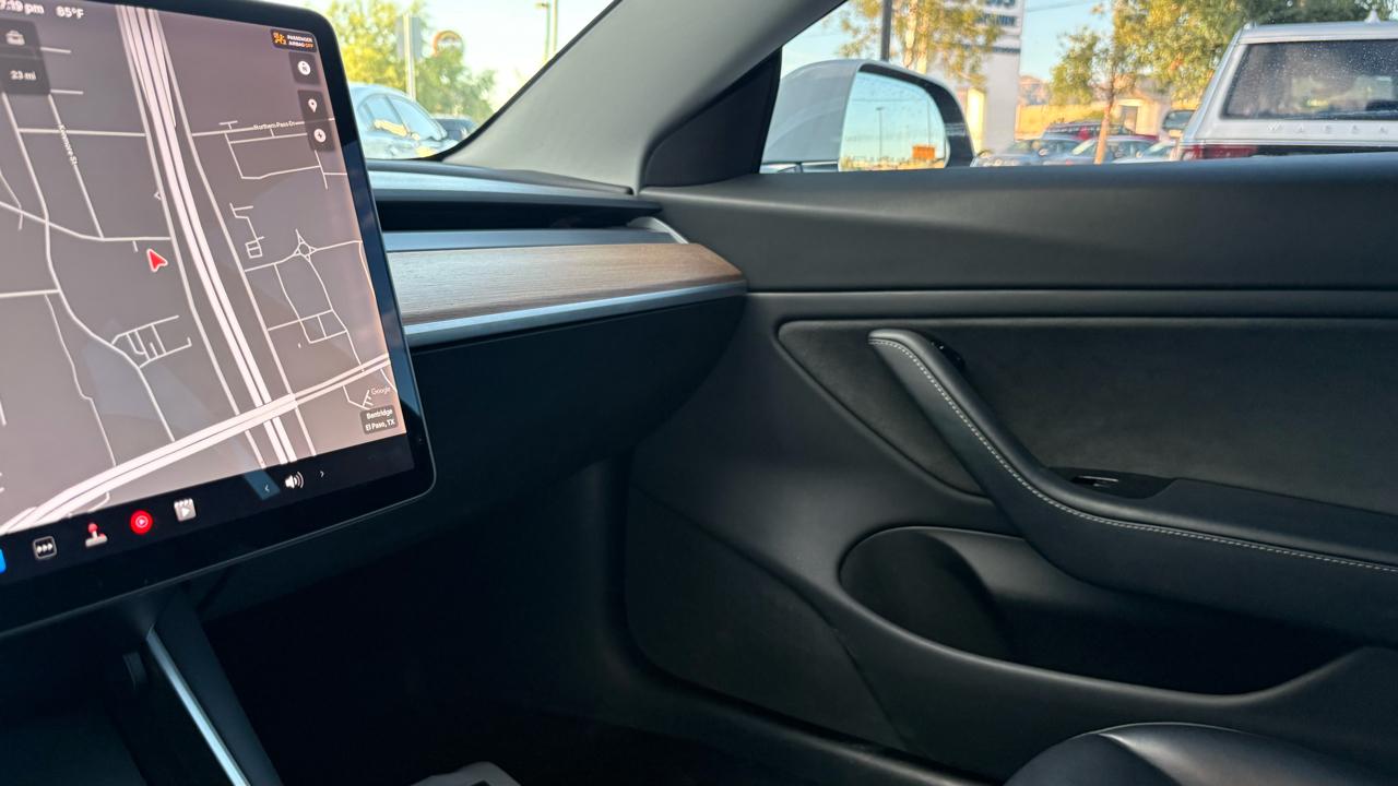 Tesla Model 3  2019