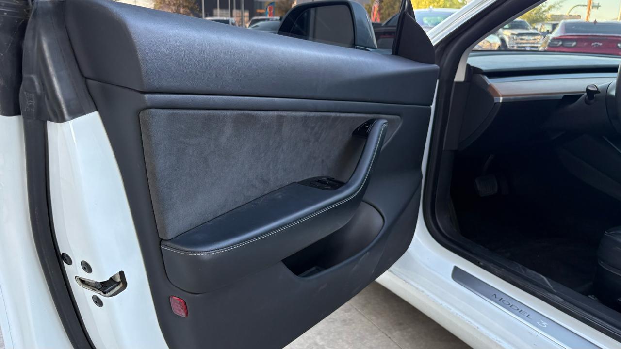 Tesla Model 3  2019