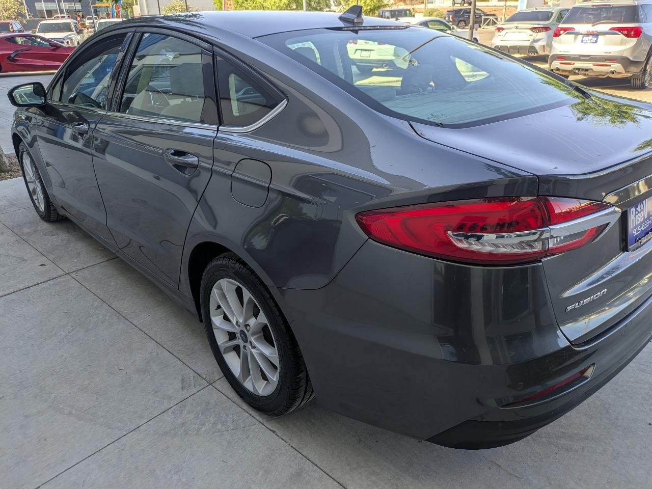 Ford Fusion Hybrid SE 2020