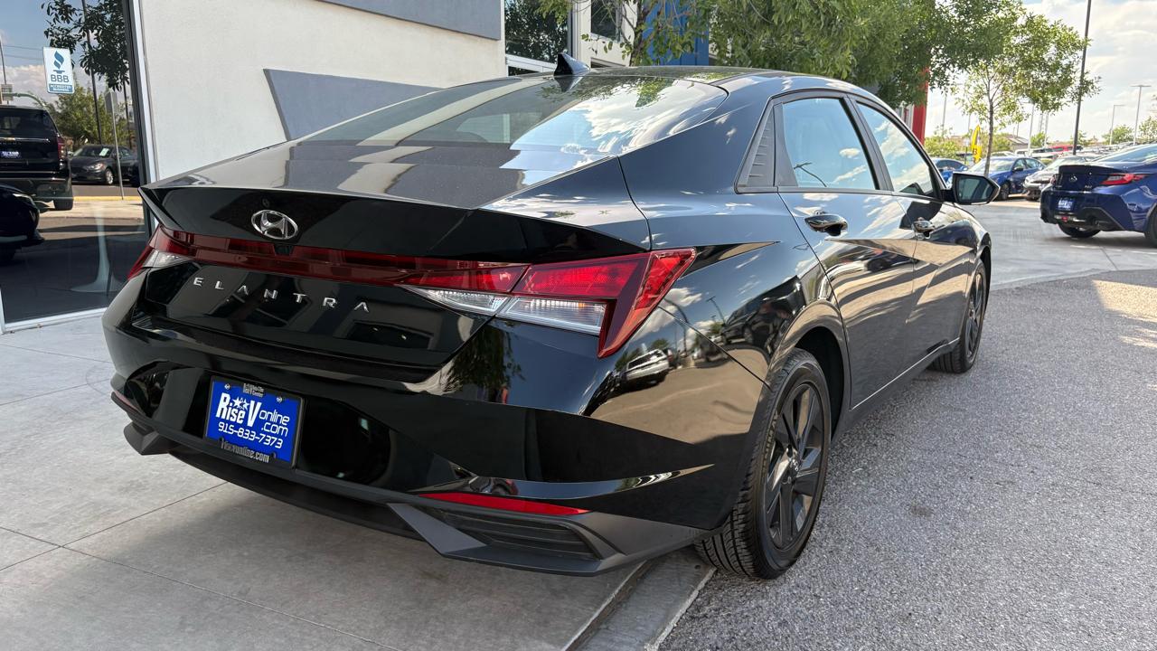 Hyundai Elantra SEL 2023