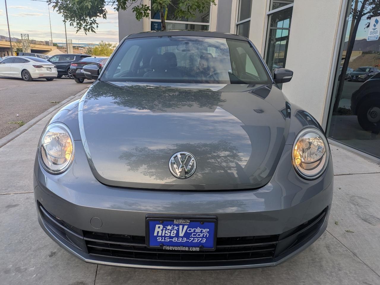 Volkswagen Beetle 2.5L w/Sunroof Sound & Nav 2014