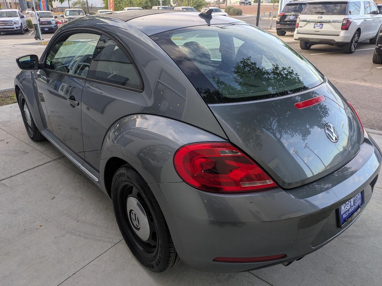 Volkswagen Beetle 2.5L w/Sunroof Sound & Nav 2014