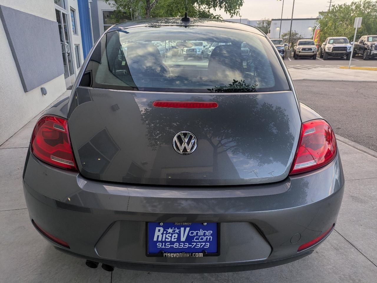 Volkswagen Beetle 2.5L w/Sunroof Sound & Nav 2014