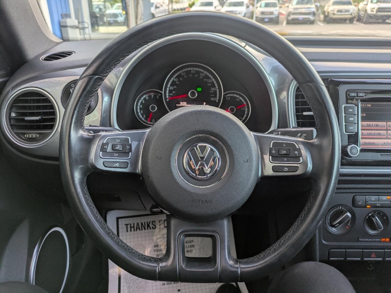 Volkswagen Beetle 2.5L w/Sunroof Sound & Nav 2014
