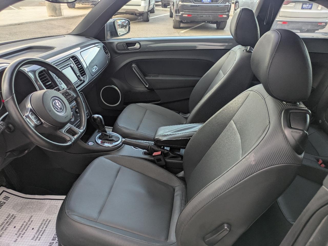 Volkswagen Beetle 2.5L w/Sunroof Sound & Nav 2014