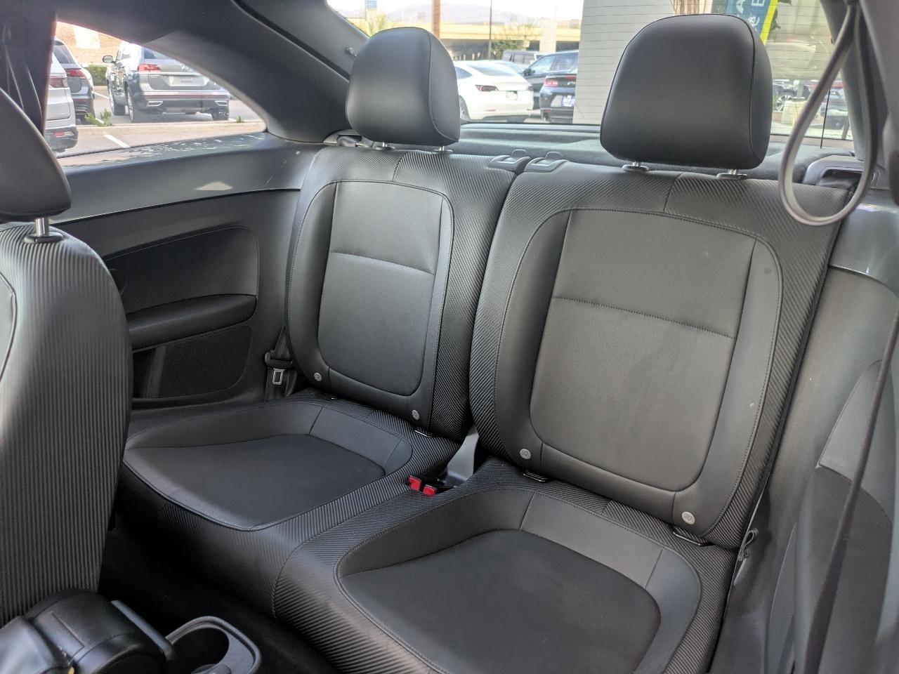 Volkswagen Beetle 2.5L w/Sunroof Sound & Nav 2014
