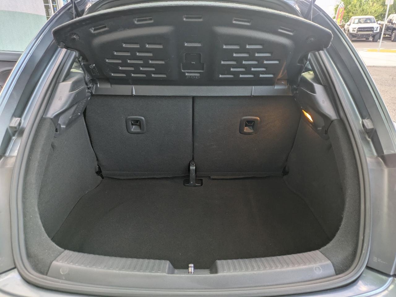 Volkswagen Beetle 2.5L w/Sunroof Sound & Nav 2014