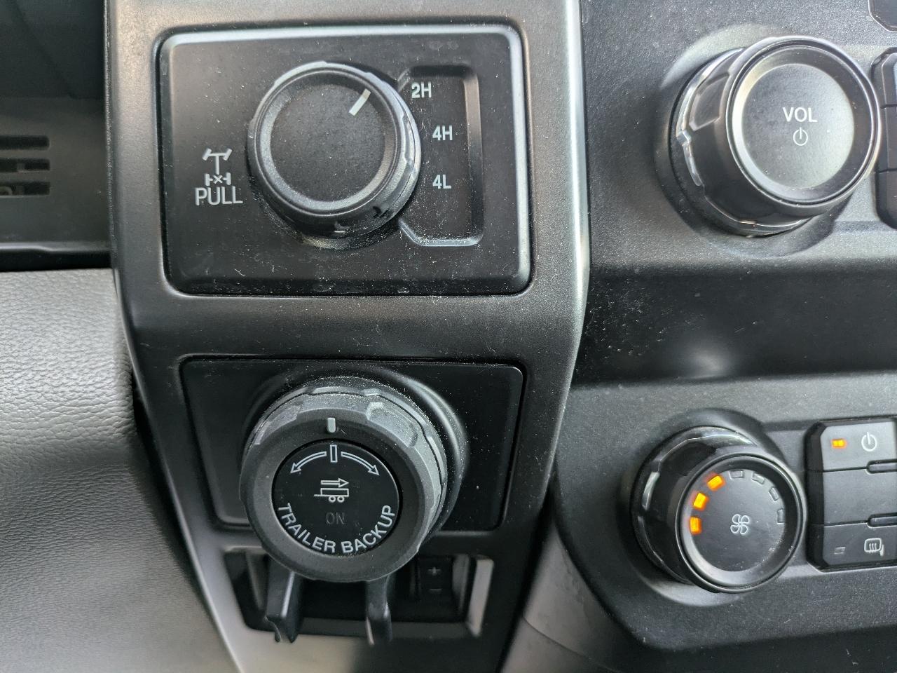 Ford F-150 4WD Reg Cab 126" XLT 2019