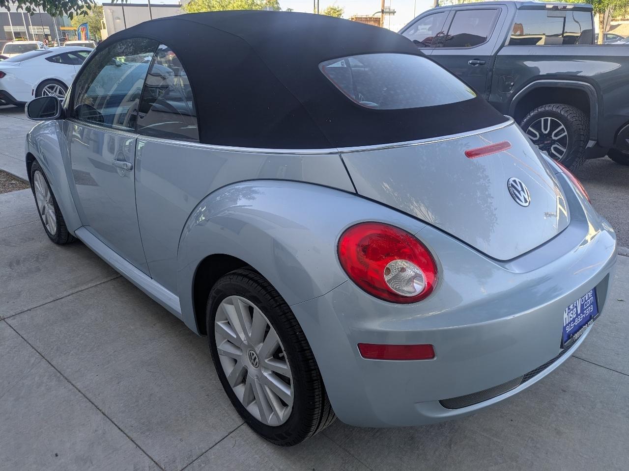 Volkswagen New Beetle 2.5L Convertible 2010