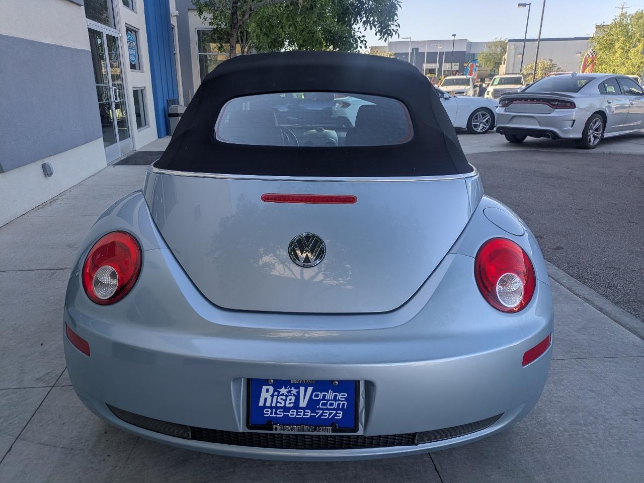 Volkswagen New Beetle 2.5L Convertible 2010