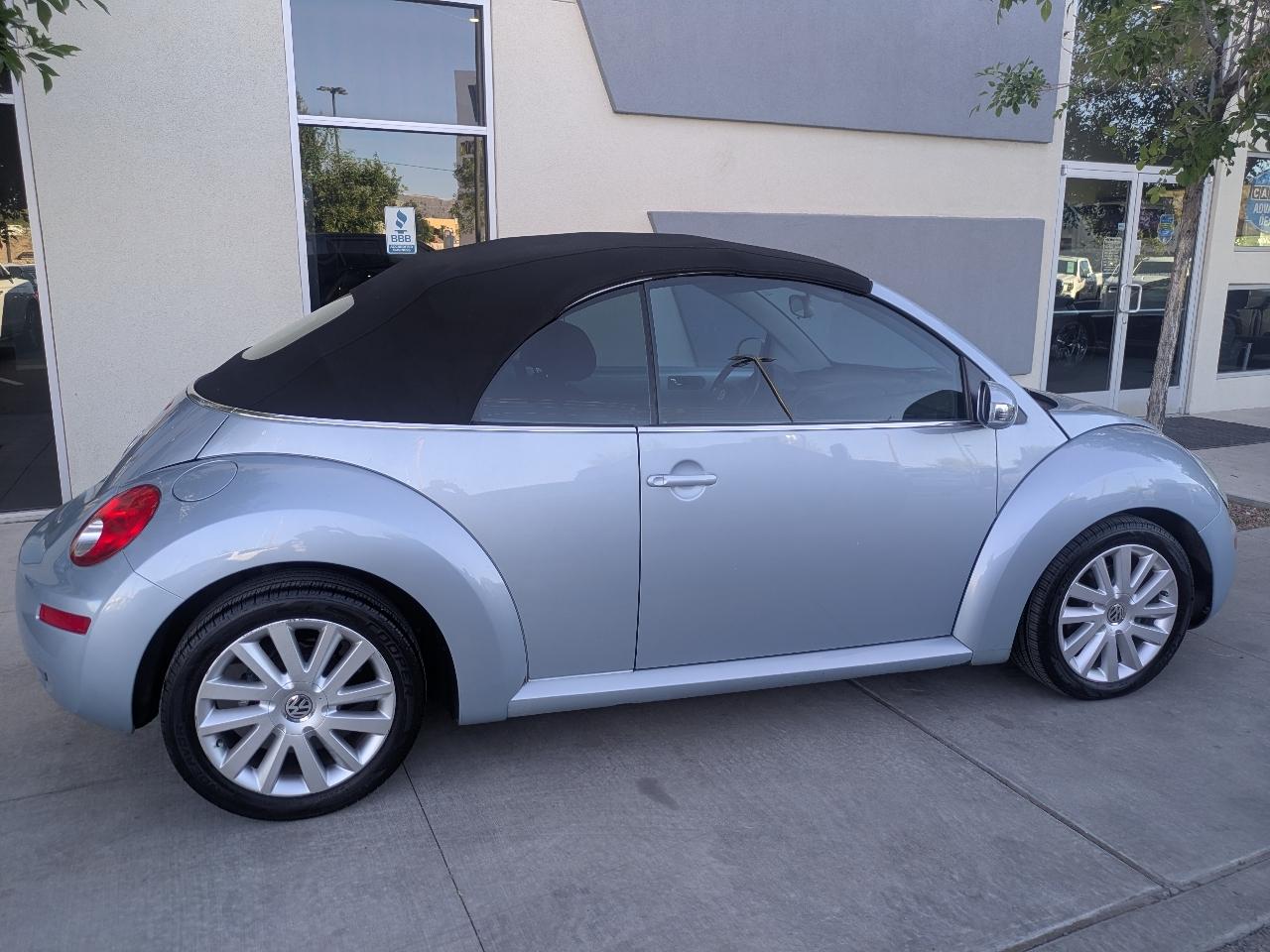 Volkswagen New Beetle 2.5L Convertible 2010