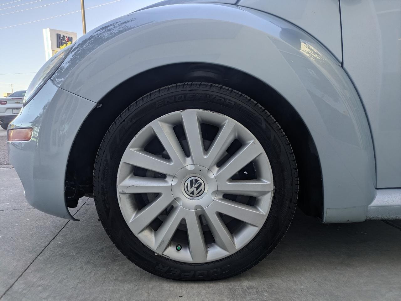 Volkswagen New Beetle 2.5L Convertible 2010