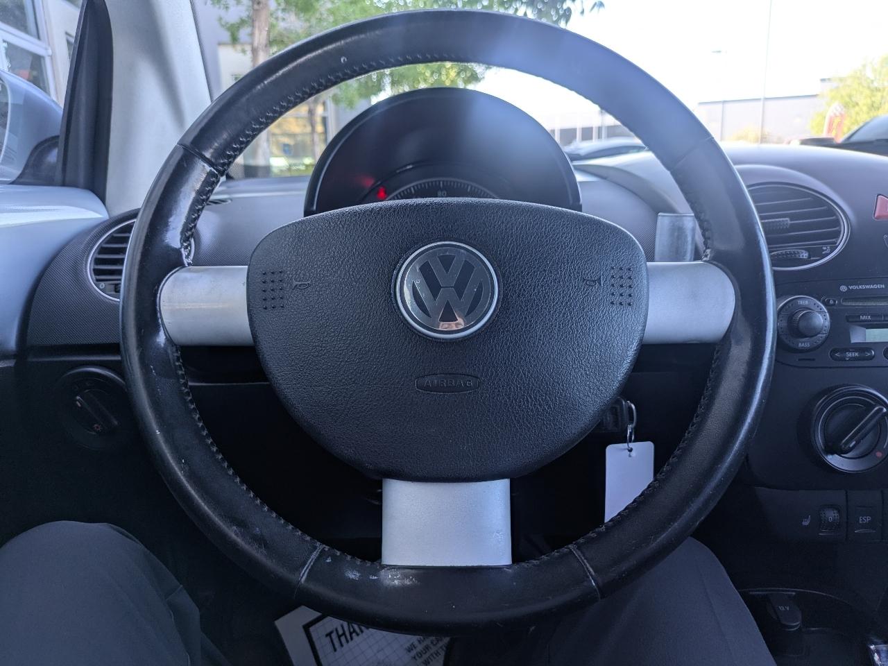 Volkswagen New Beetle 2.5L Convertible 2010