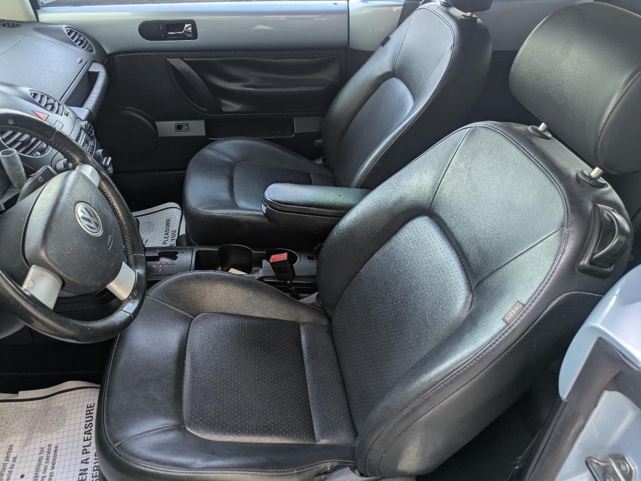 Volkswagen New Beetle 2.5L Convertible 2010