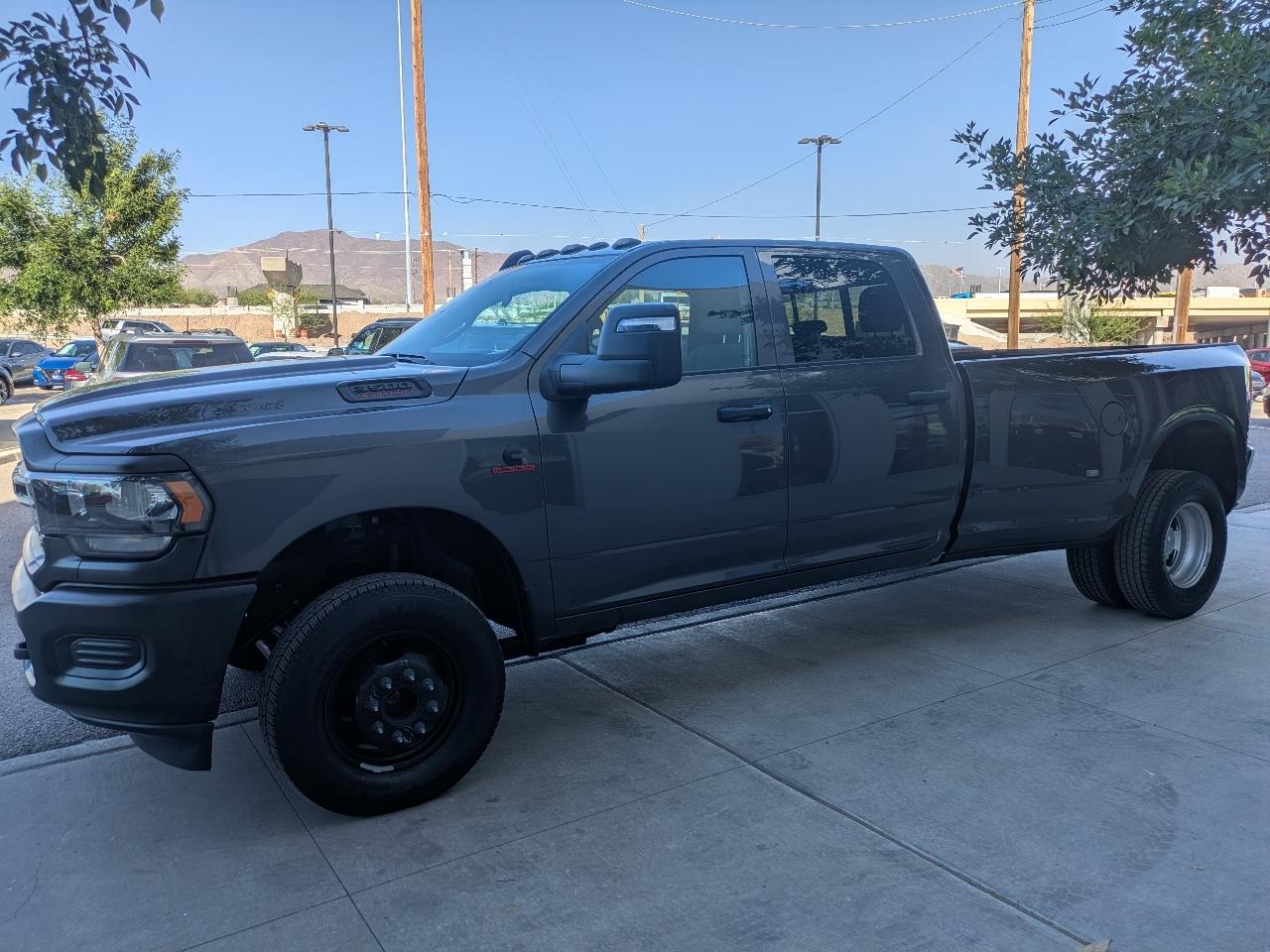 RAM 3500 Tradesman Crew Cab 4WD DRW 2024