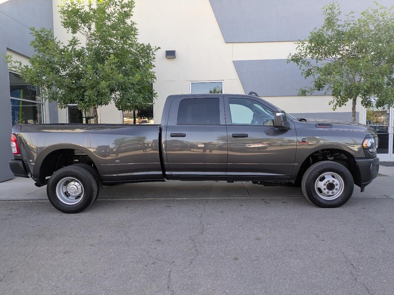 RAM 3500 Tradesman Crew Cab 4WD DRW 2024