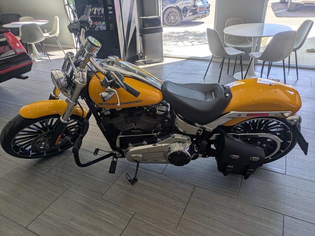 Harley-Davidson Breakout  2025