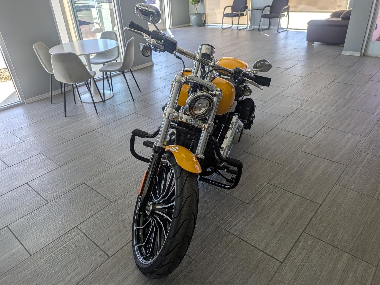 Harley-Davidson Breakout  2025