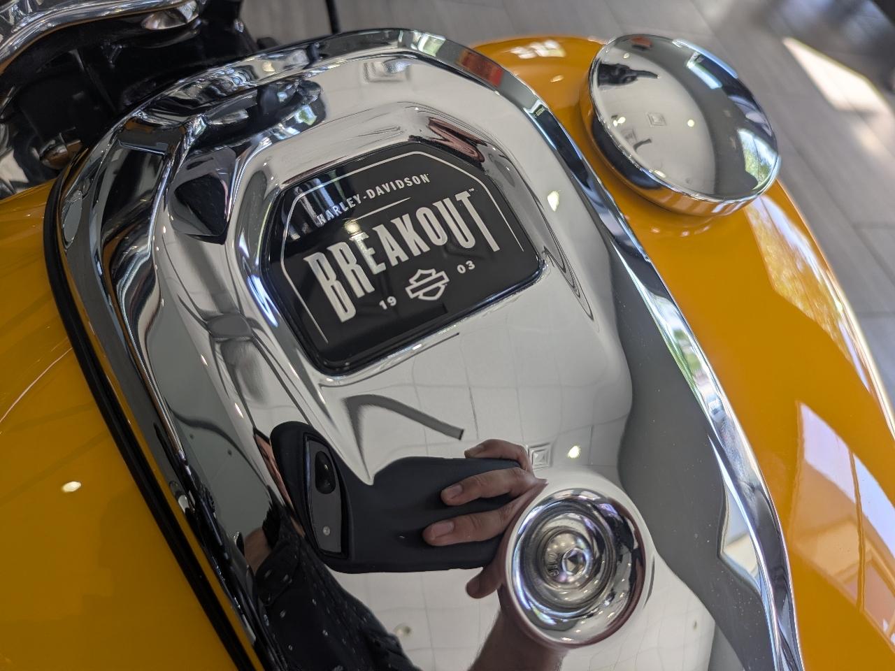 Harley-Davidson Breakout  2025