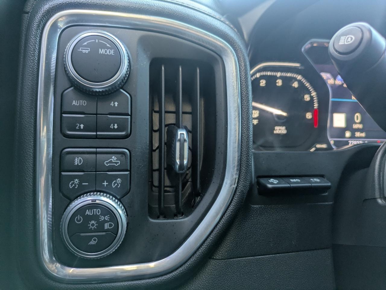 GMC Sierra 1500 AT4 Crew Cab Short Box 4WD 2020