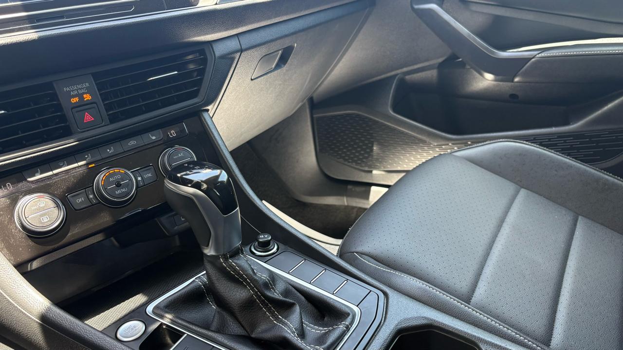 Volkswagen Jetta SE 2024